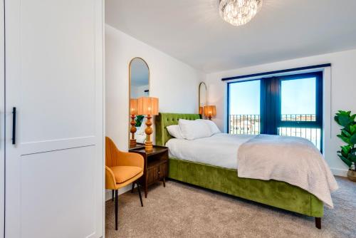 Luxury City Escape - Brand New Stylish 2 Bedroom Apartment with Parking, Liverpool (photo 3)
