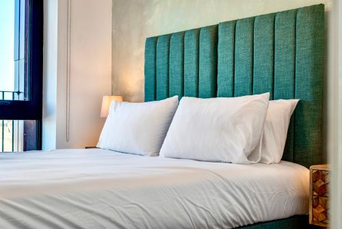 Luxury City Escape - Brand New Stylish 2 Bedroom Apartment with Parking, Liverpool (photo 5)