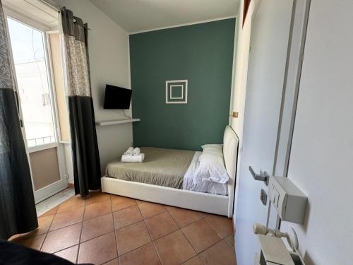 Double Room with Private External Bathroom image 6