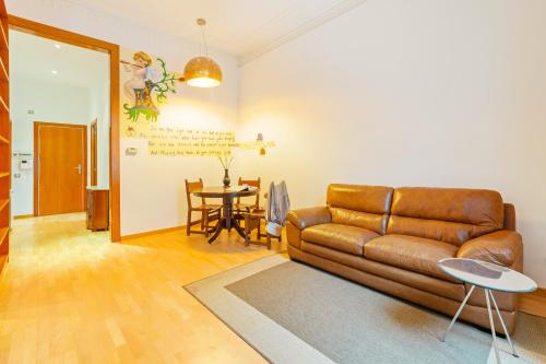 Quiet, vibrant 2 bedroom in pedestrian Eixample