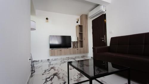 3 king beds, 1 sofa bed