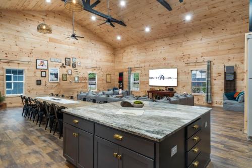 Rock View Resort – Hollister, MO