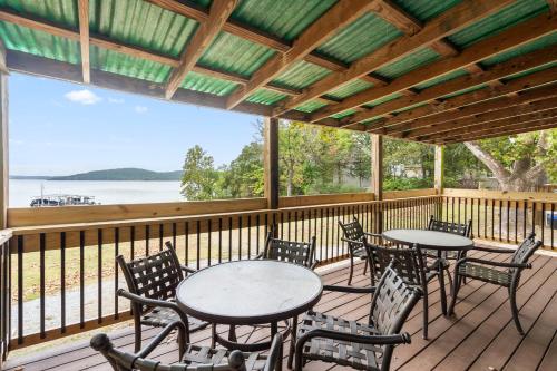 Rock View Resort – Hollister, MO