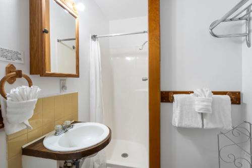 Rock View Resort – Hollister, MO