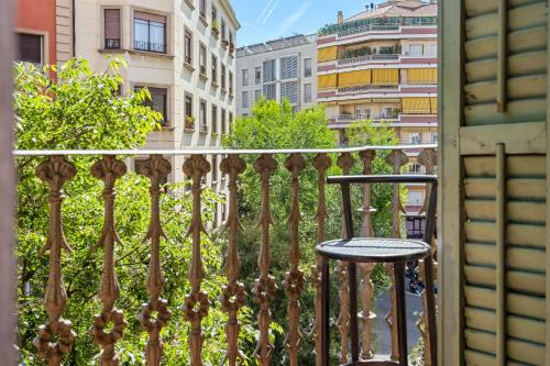 5BR for 7 Elevator Walk to Sant Antoni, Barcelona (Foto 8)