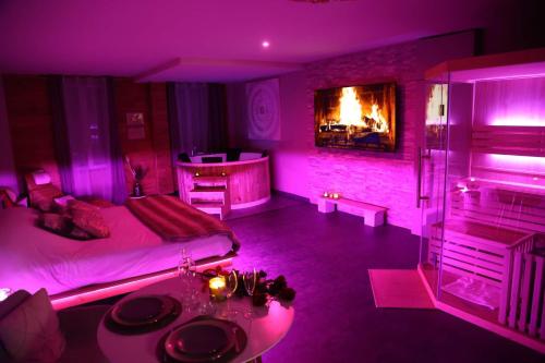 Suite Chic&Sensuelle La Manova SPA&Loveroom in Saint-Georges-sur-Moulon