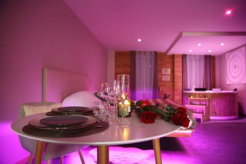 Suite Chic&Sensuelle La Manova SPA&Loveroom in Saint-Georges-sur-Moulon