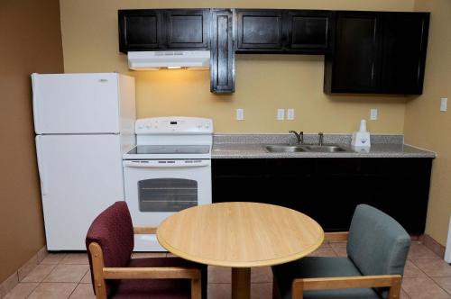 Economy Inn & Suites