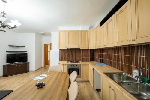 Tirent Apartment - Spacious 2-Bedroom Stay Near Liqeni i Thatë, Tirana (photo 6)