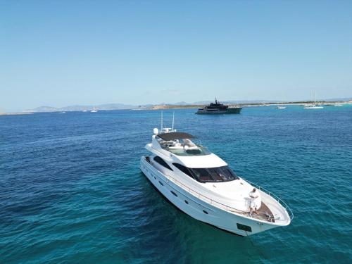 Beautiful Motor Yacht Barcelona, Barcelona (foto 8)