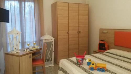 Triple Room with Balcony image 7