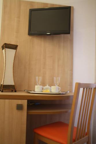 Hotel Camelia - image 2