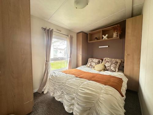 Harwich - Caravan - Sleeps 10 - Garden - Pool in 哈里奇