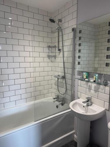 Best Western Plus Oaklands Hotel - image 13