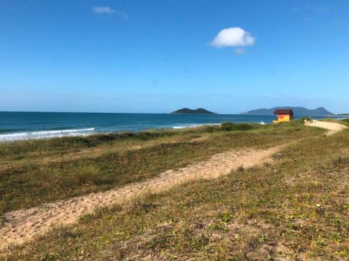 Beach, Apto completo com 1 quarto para 4 pessoas no Sul da Ilha near Bar e Lanchonete Educao