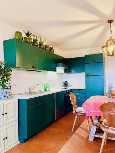 köök, Apartment in South Tyrol with a beautiful panoramic view in Verano