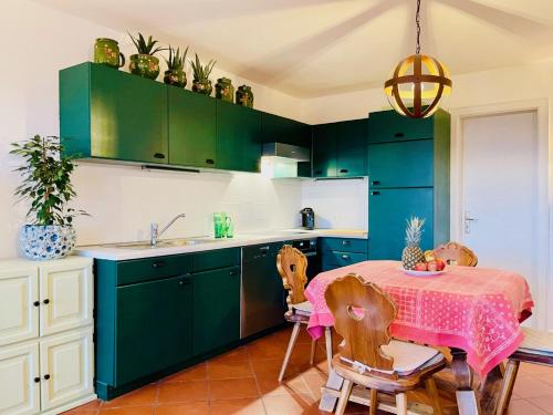 köök, Apartment in South Tyrol with a beautiful panoramic view in Verano
