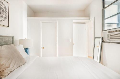 454-4R New 2BR prime midtown Best value Sleeps 5, New York (Foto 10)