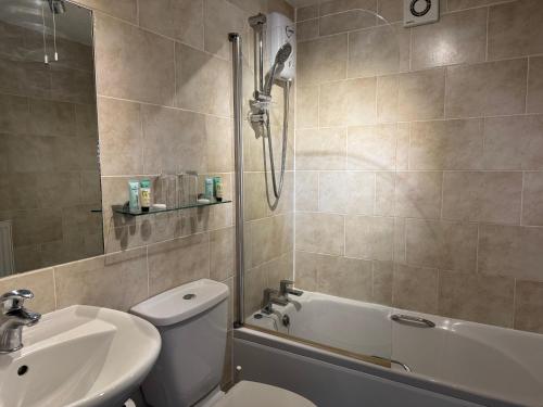 Best Western Plus Oaklands Hotel - image 12