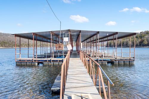Large 2 Bed Condo w Beautiful Deck Views-Free Attraction Tickets-Table Rock Lake Access in Кімберлінг Сіті