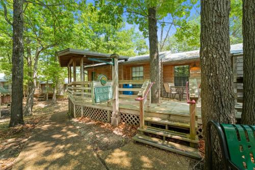 Large 2 Bed Condo w Beautiful Deck Views-Free Attraction Tickets-Table Rock Lake Access in Кімберлінг Сіті
