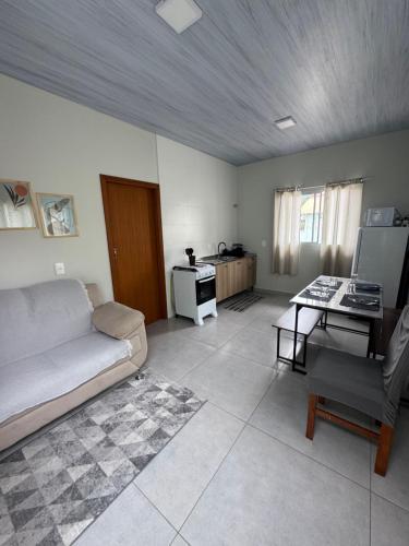 Kitchen, Apto completo com 1 quarto para 4 pessoas no Sul da Ilha near Bar e Lanchonete Educao
