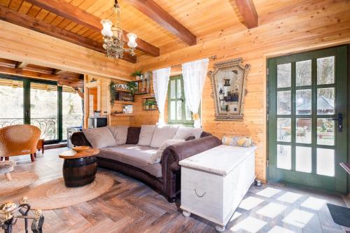 Kuća za odmor uz rijeku Slapnica, u Parku prirode Žumberak, finska sauna i jacuzzi (Kuca za odmor uz rijeku Slapnica, u Parku prirode Zumberak, finska sauna i jacuzzi) in Kostanjevac