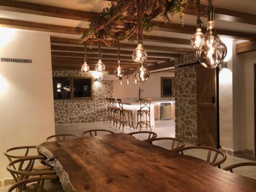 Casas Lacambra 7DORMITORIOS con piscina, barbacoa y vistas espectaculares in Casas de Ves
