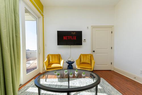 One-Bedroom Apartment with Balcony