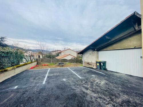 Éclat St Romain n4, duplex - moderne - WIFI - CLIM - proche Vienne (Eclat St Romain n4, duplex - moderne - WIFI - CLIM - proche Vienne) in เวียน