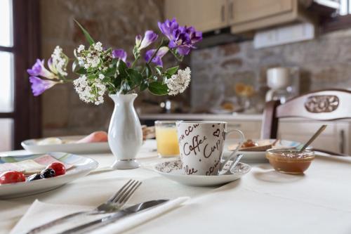 Mâncare şi băutură, Klymeni Traditional Homes in Mountainside
