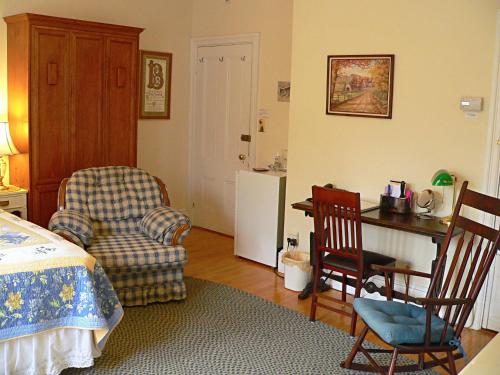 Queen and Twin Room