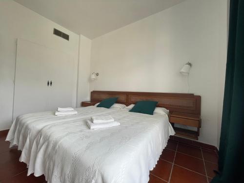 Economy One-Bedroom Apartment with Sea View image 7