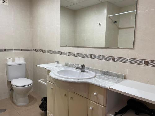 Economy One-Bedroom Apartment with Sea View image 4