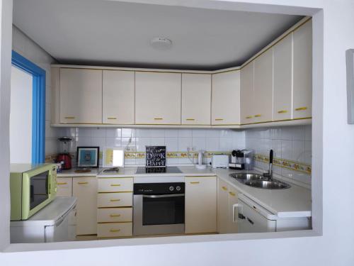 One-Bedroom Apartment with Sea View image 2