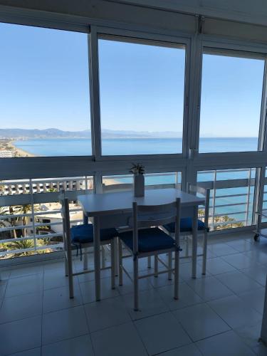 One-Bedroom Apartment with Sea View image 4