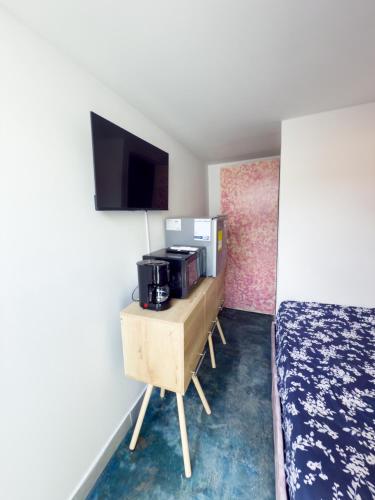 One-Bedroom Apartment image 1