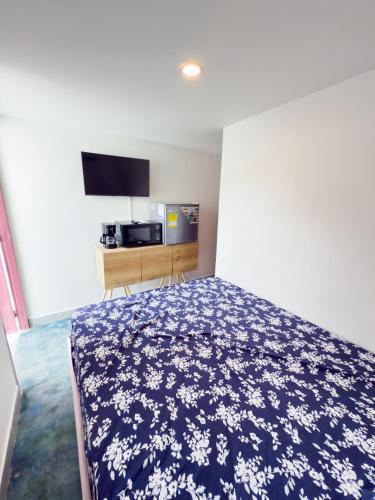 One-Bedroom Apartment image 2
