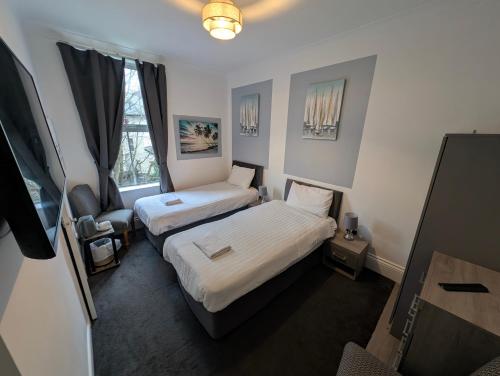 Cecil Court Hotel - image 5