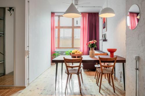 Flattering Suites, Berlin
