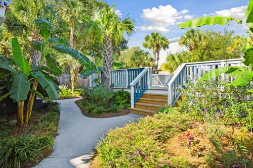 Folliday Inn - The Cobra - Room 32 – Folly Beach, SC