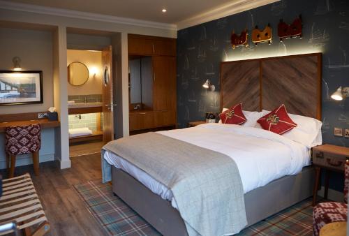 The Boathouse Inn & Riverside Rooms - Photo 5 of 37