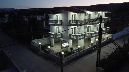 . HOTEL ARIADNI