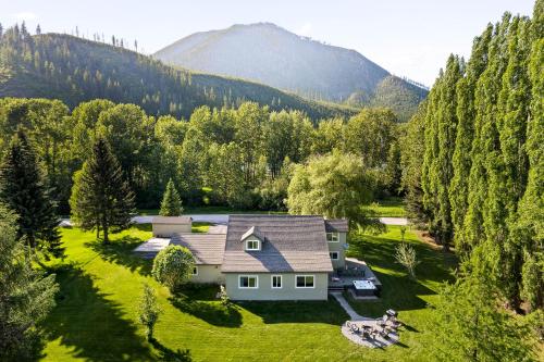 Lux Fly-Fishing Haven near Glacier Park - Hot Tub in เวสต์ กลาเซียร์(MT)