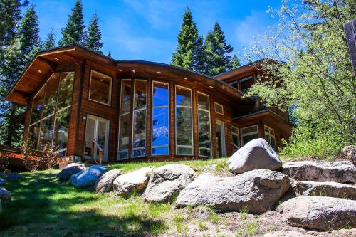 Rubicon Bay Lakefront by Tahoe Getaways - 4BR with Bonus Room, Private Pier, Buoy & Beach Access in Meeks Bay (CA)