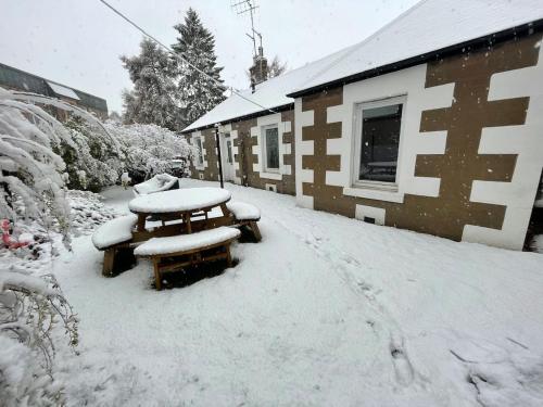 Beadles Cottage Lux Family Haven in 布萊爾高里市中心