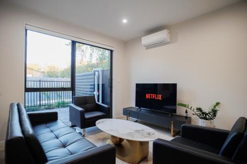 Zen Style 3 bedrooms near School, shop and Eateries, Auckland