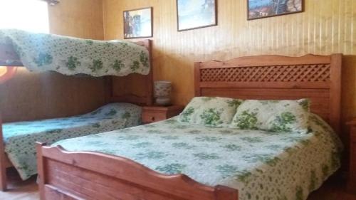 1 double bed, 1 bunk bed