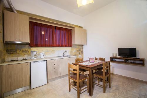 Agarathos Traditional Rooms with Pool Agarathos Traditional Rooms with Pool