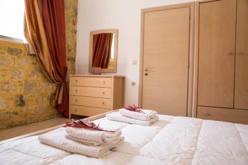 Agarathos Traditional Rooms with Pool Agarathos Traditional Rooms with Pool